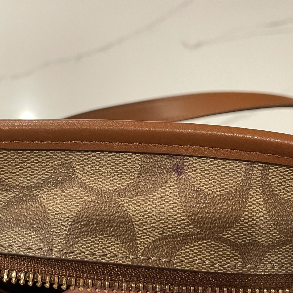 Tan Coach Shoulder Bag - Picture 5 of 11